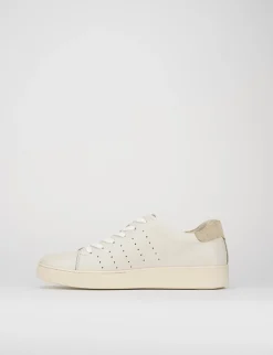 sneakers fondo gomma e soletto interno in vera pelle. tomaia in morbida pelle bianco