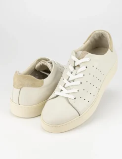 sneakers fondo gomma e soletto interno in vera pelle. tomaia in morbida pelle bianco