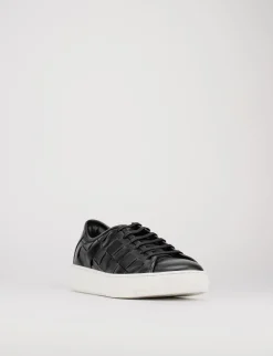 sneakers fondo gomma e soletto interno in vera pelle. tomaia in morbida pelle intrecciata nero