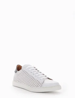 Sneakers fondo gomma e soletto interno in vera pelle. Tomaia in morbida pelle di vitello bianco