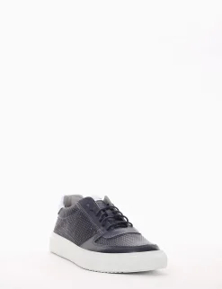 sneakers fondo in gomma e soletto interno in vera pelle. Tomaia in morbidissima pelle nappata intrecciata con particolarissima foratura su entrambi i lati blu