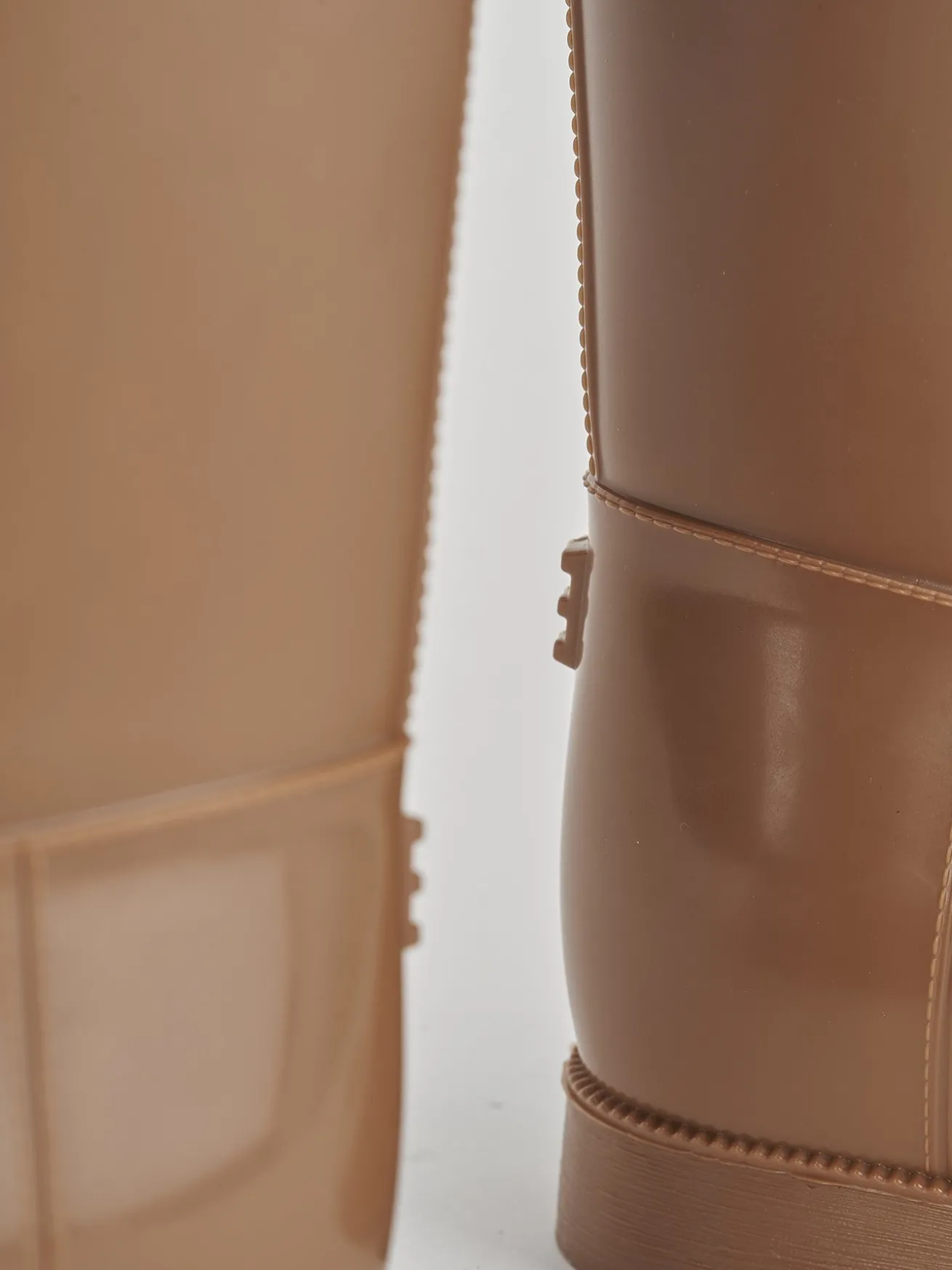 Stivale tacco 2 cm marrone gomma