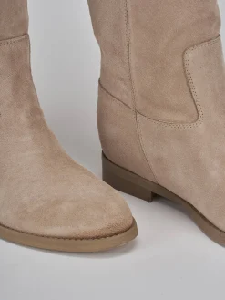 Stivale tacco 1 cm beige camoscio