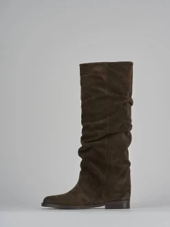 Stivale tacco 2 cm testa camoscio