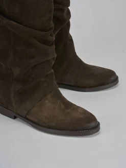 Stivale tacco 2 cm testa camoscio