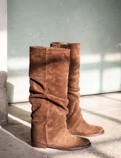 Stivale tacco 2 cm testa camoscio