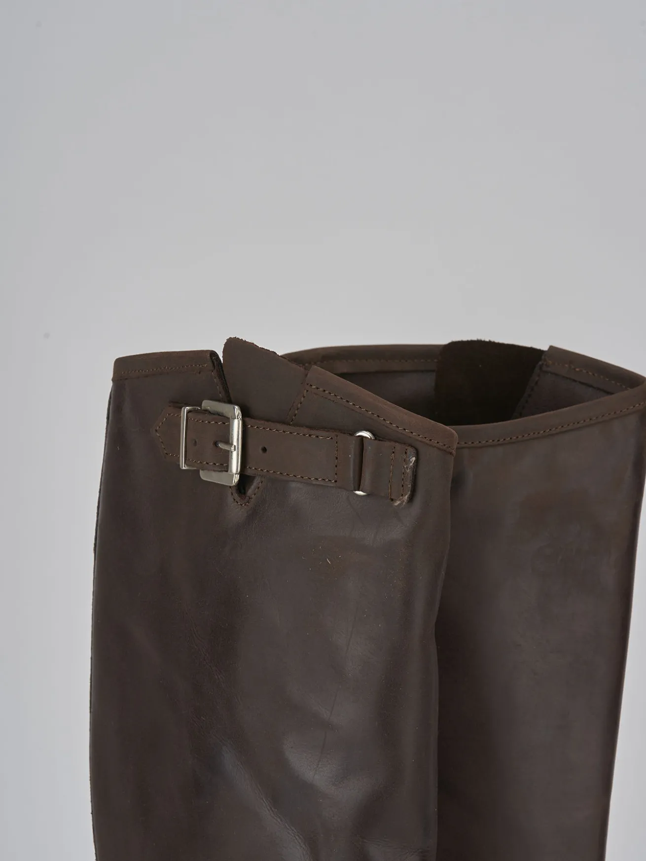 Stivale tacco 2 cm testa pelle