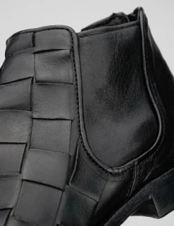 stivale tronchetto fondo cuoio e soletto interno in vera pelle. tomaia in morbida pelle nero