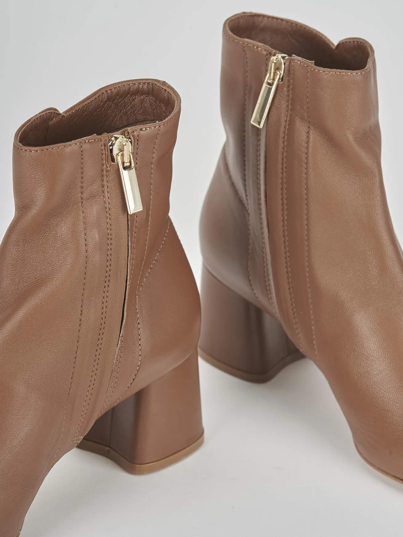 Stivale tronchetto tacco 5 cm marrone pelle