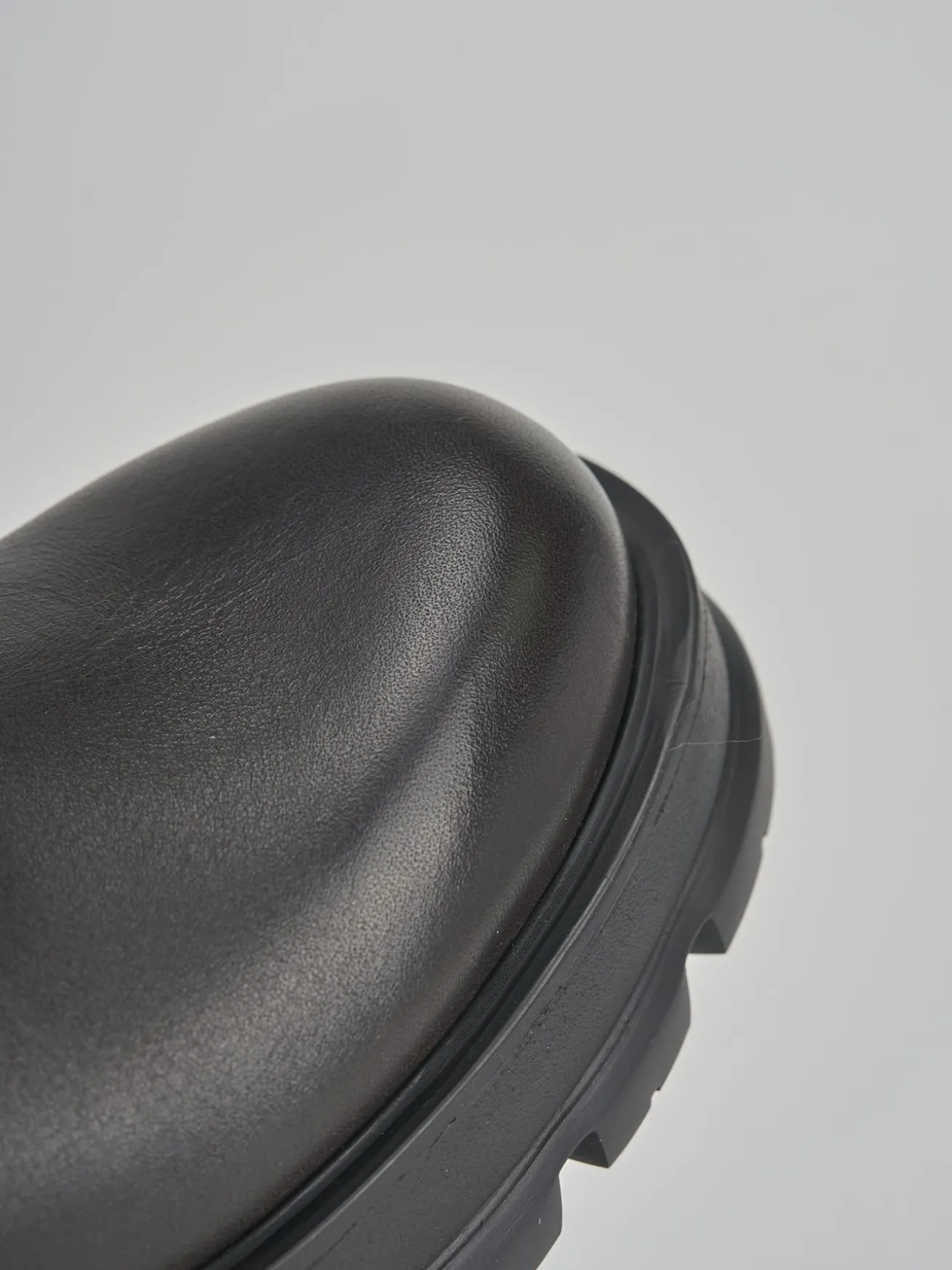 Stivale tronchetto tacco 2 cm testa pelle