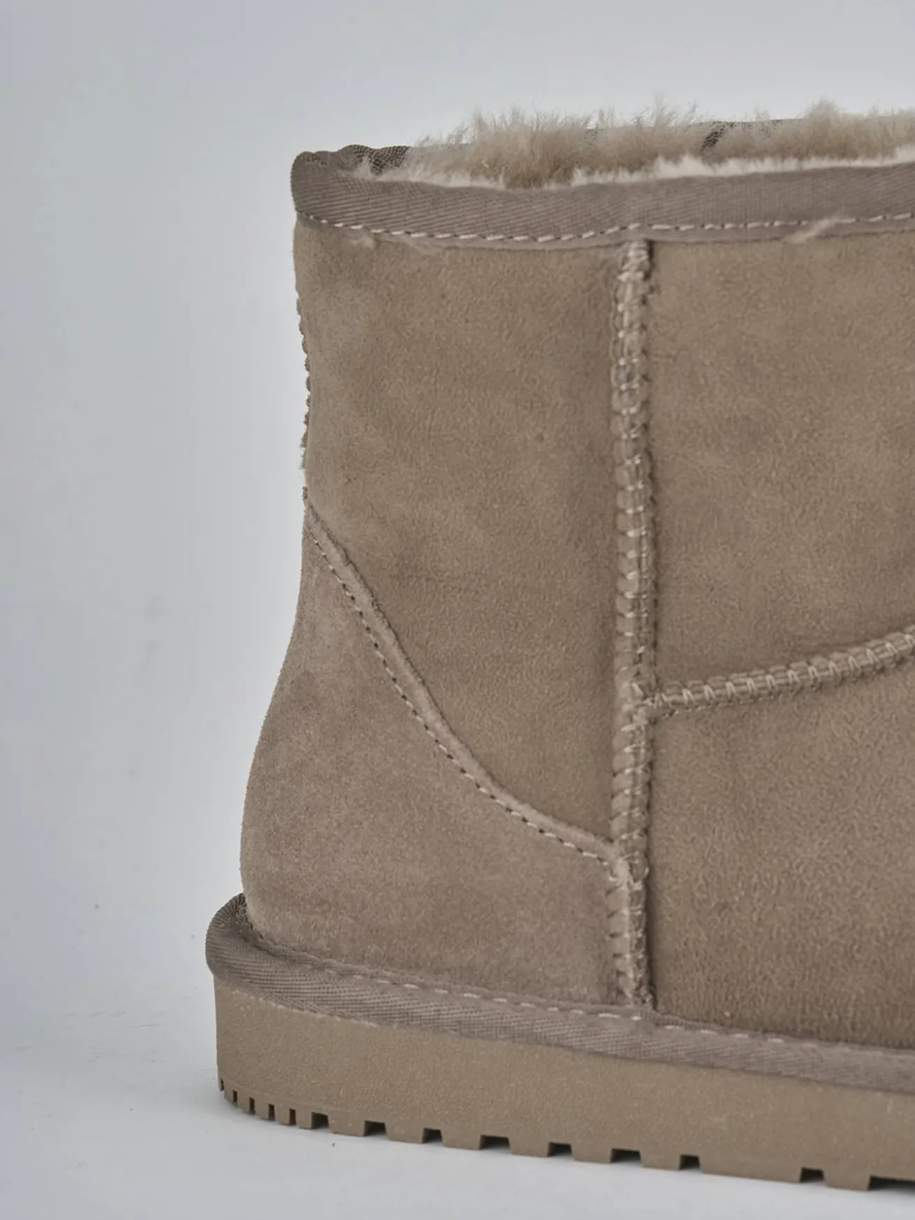 Stivaletti camoscio beige