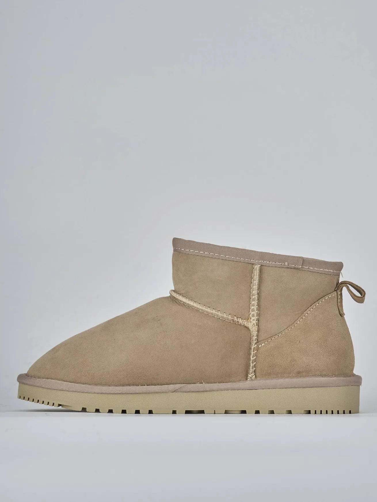 Stivaletti camoscio beige