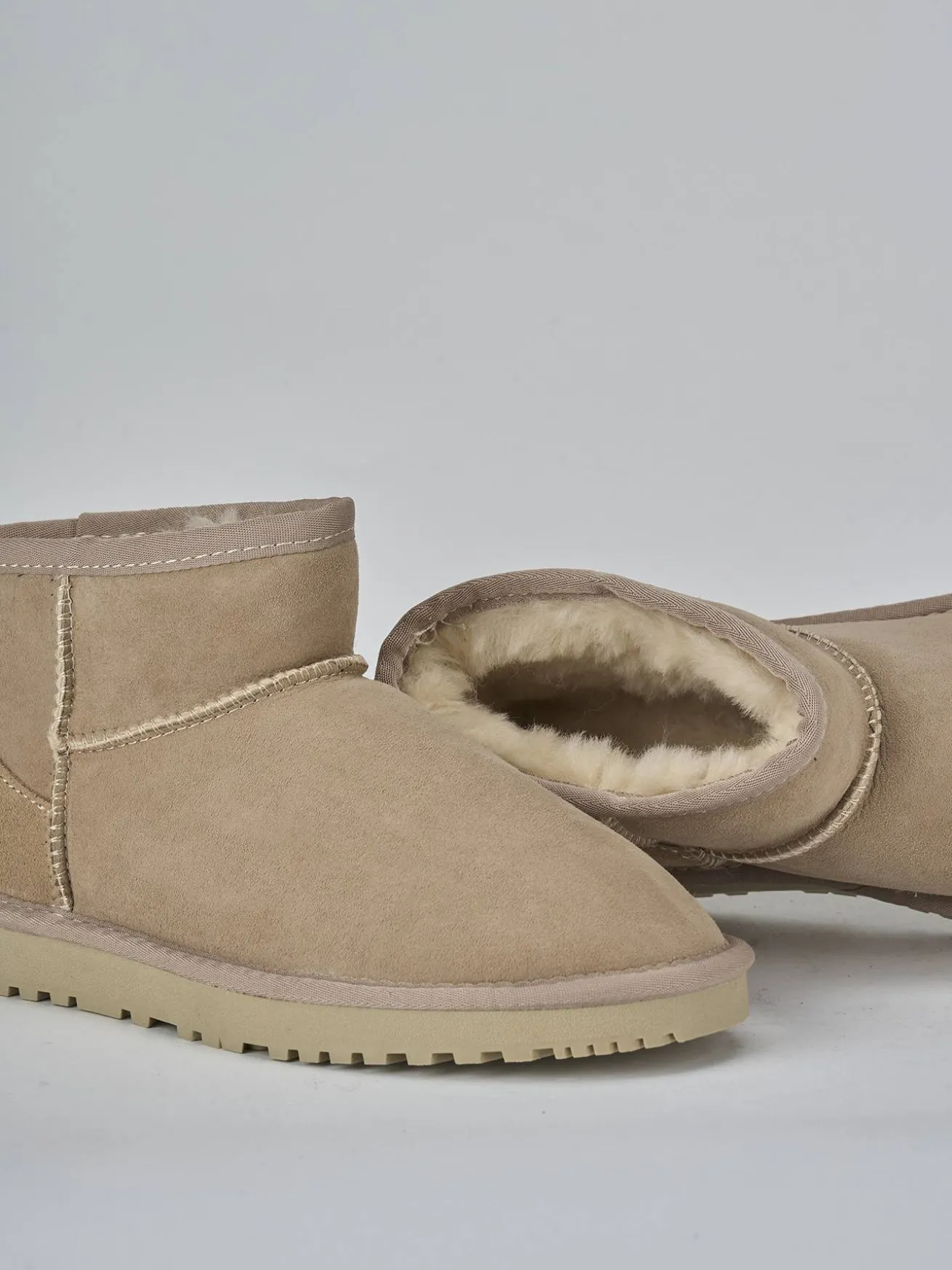 Stivaletti camoscio beige