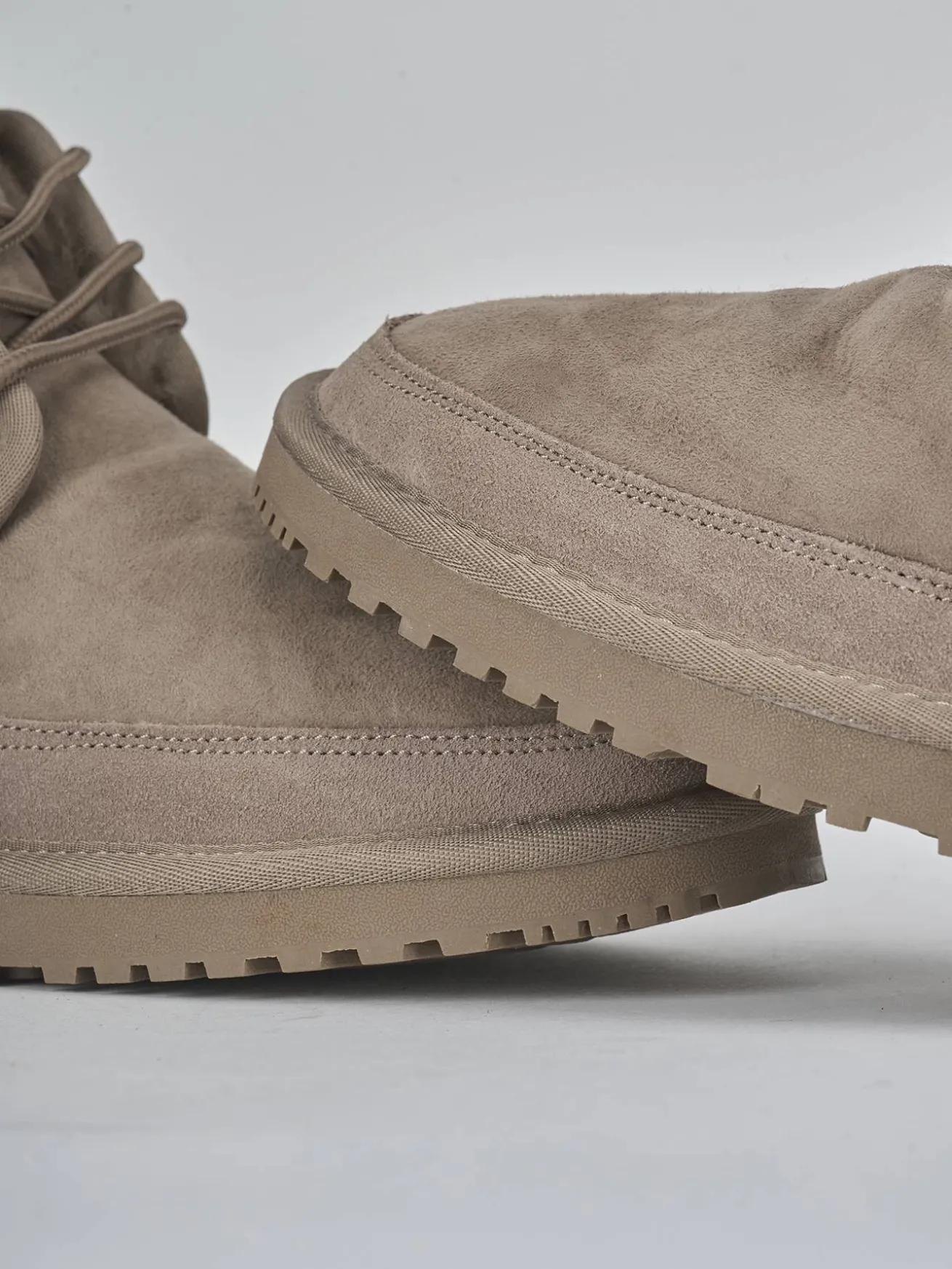 Stivaletti camoscio beige