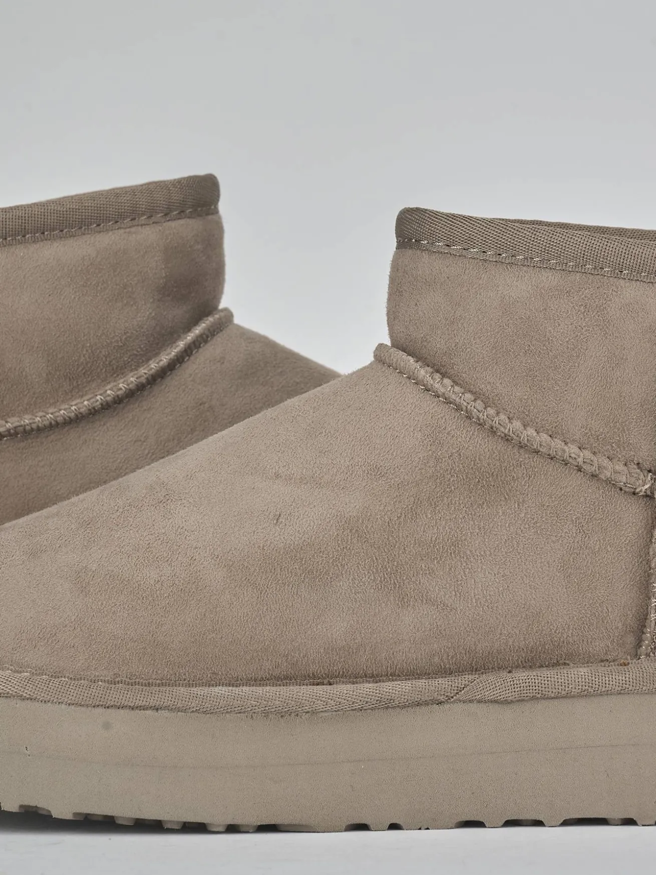 Stivaletti camoscio beige