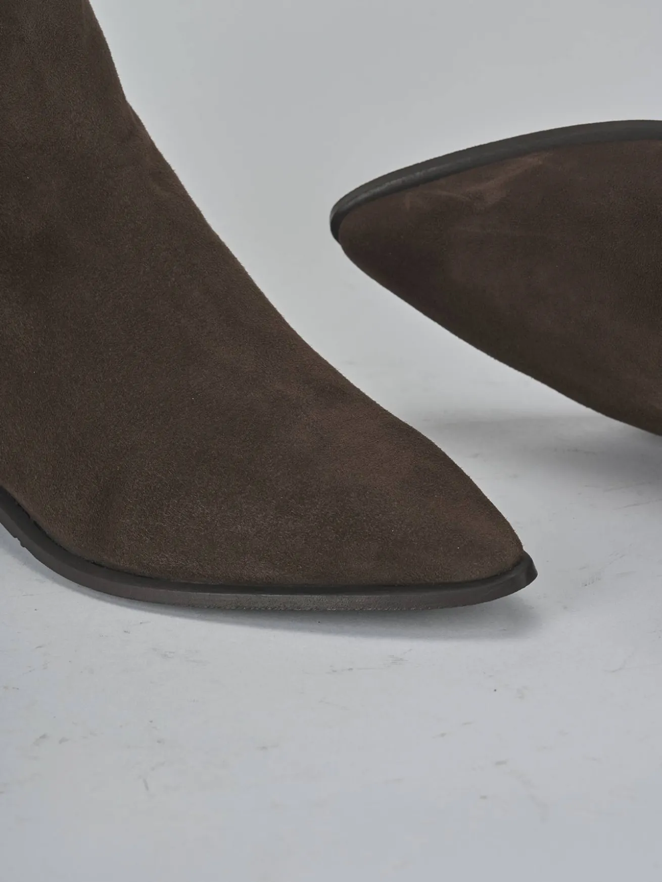 Stivaletti tacco 2cm camoscio testa