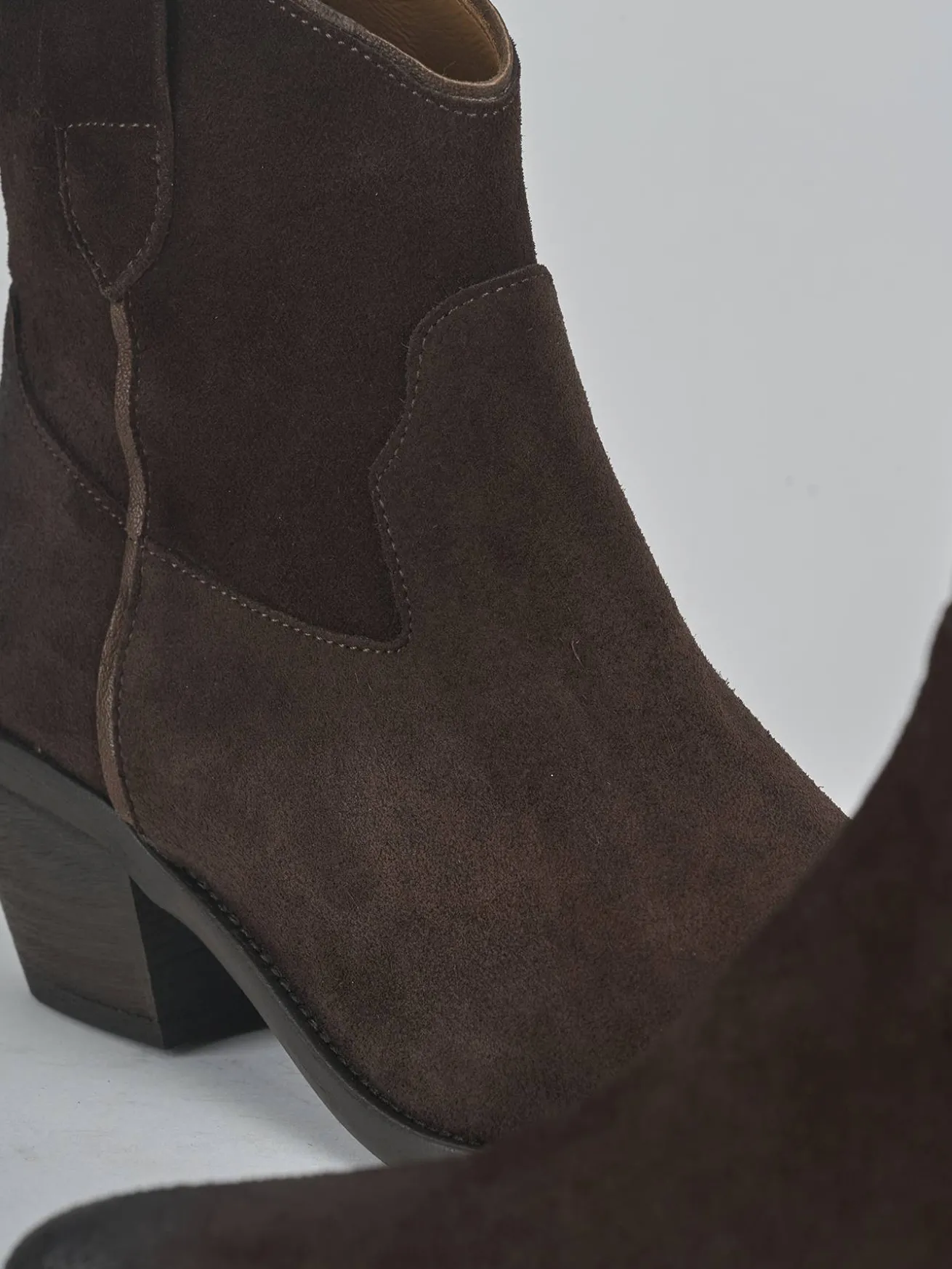 Stivaletti tacco 5cm camoscio testa