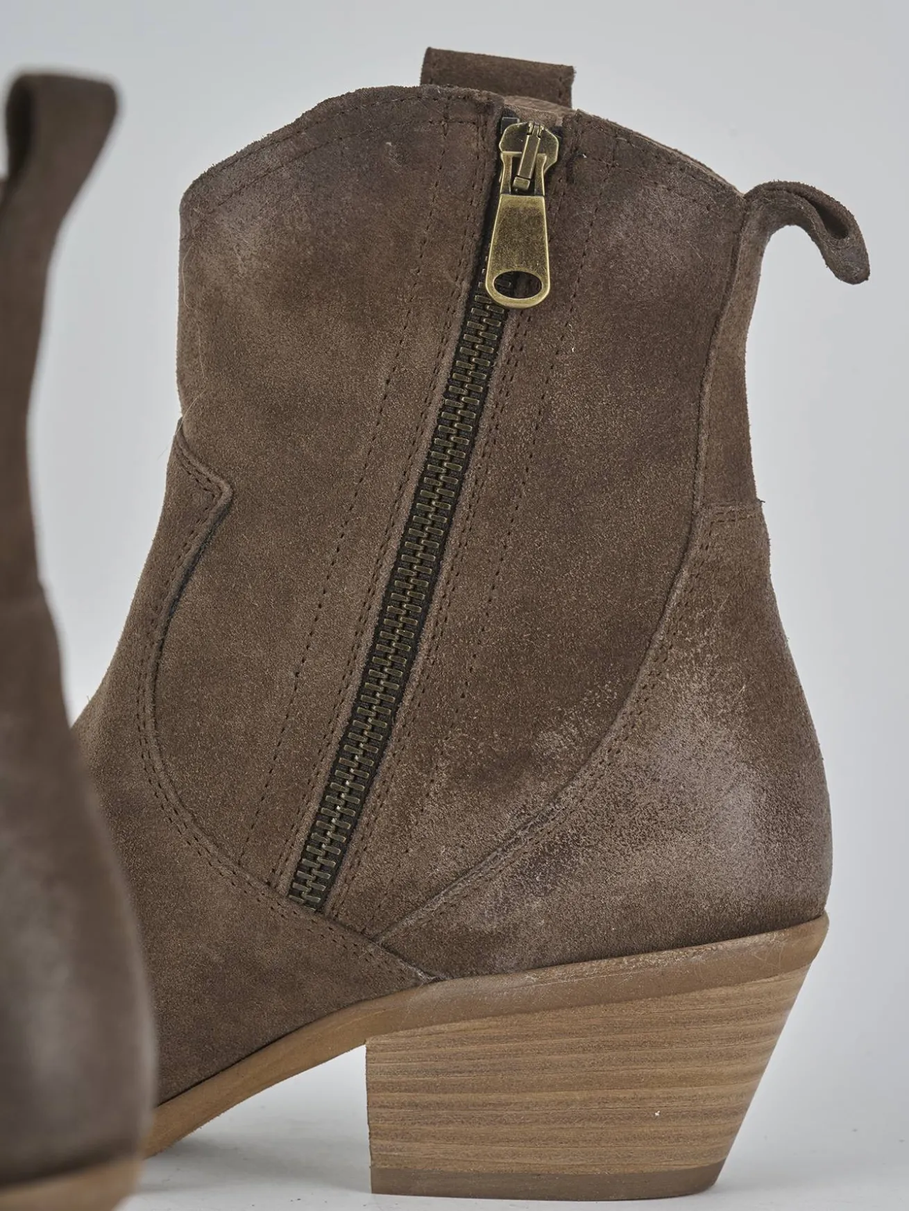 Stivaletti tacco 5cm camoscio beige