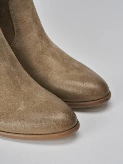 Stivaletti tacco 6cm camoscio beige