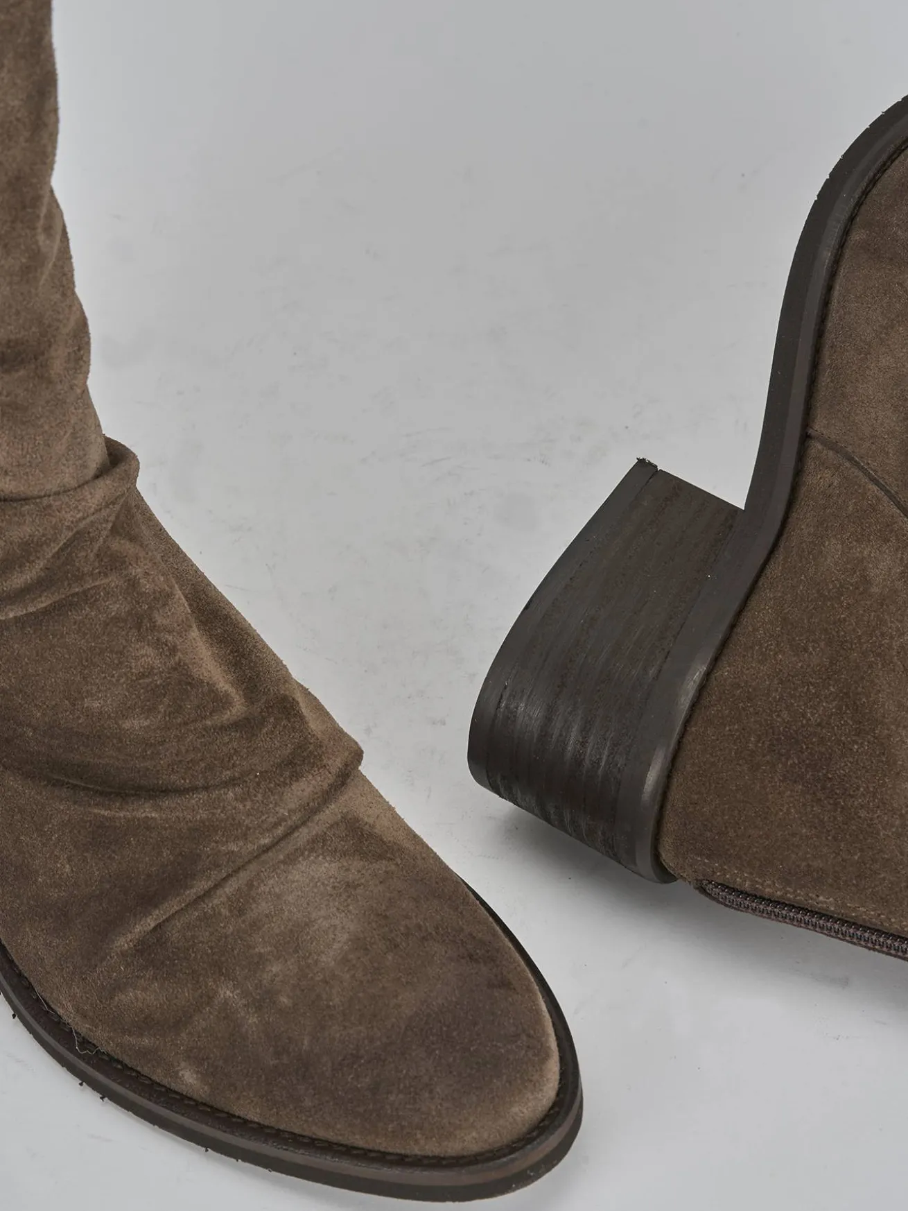 Stivaletti tacco 5cm camoscio beige