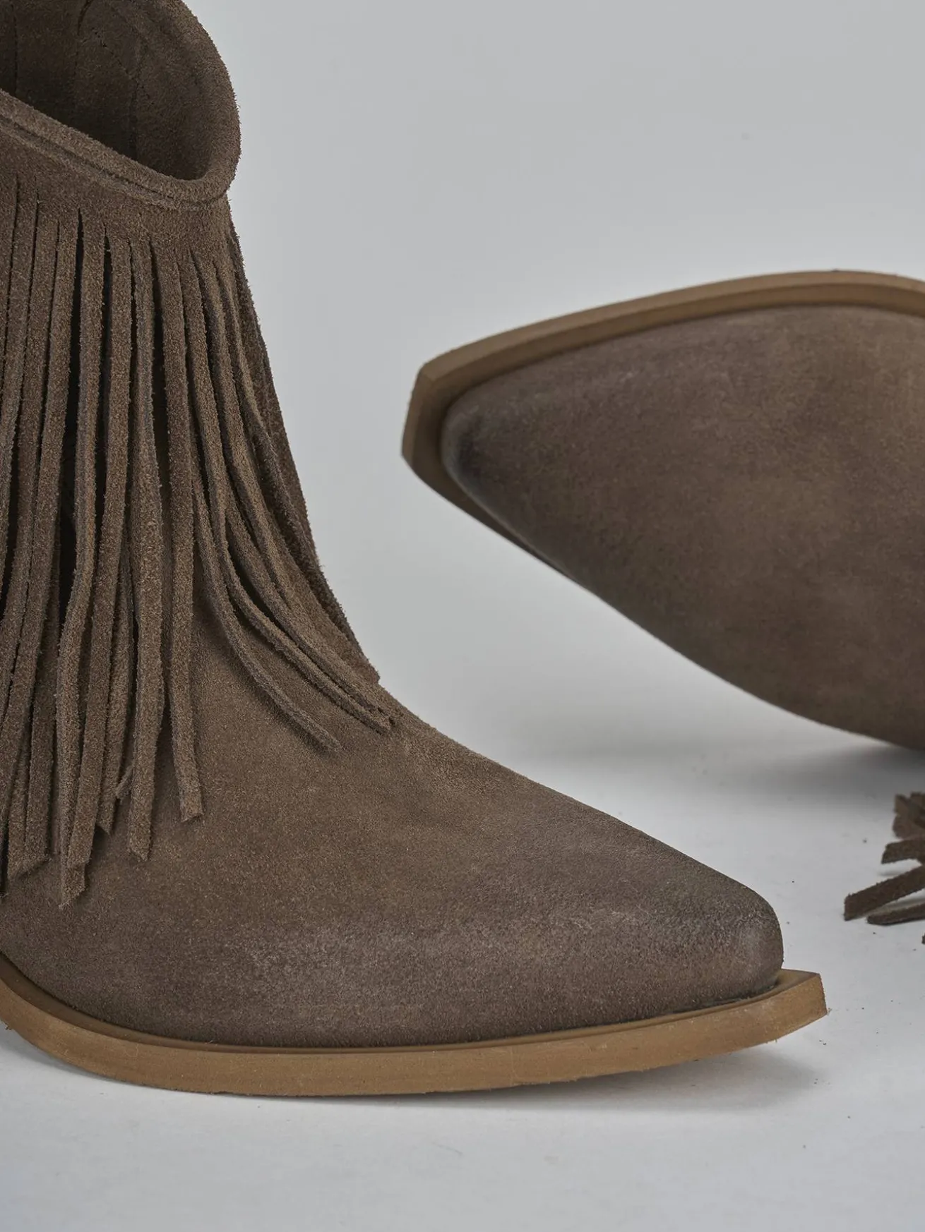 Stivaletti tacco 5cm camoscio beige