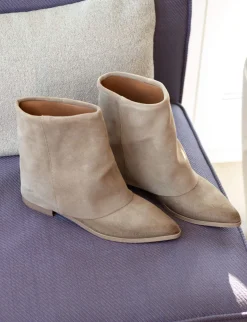 Stivaletti tacco 1cm camoscio beige