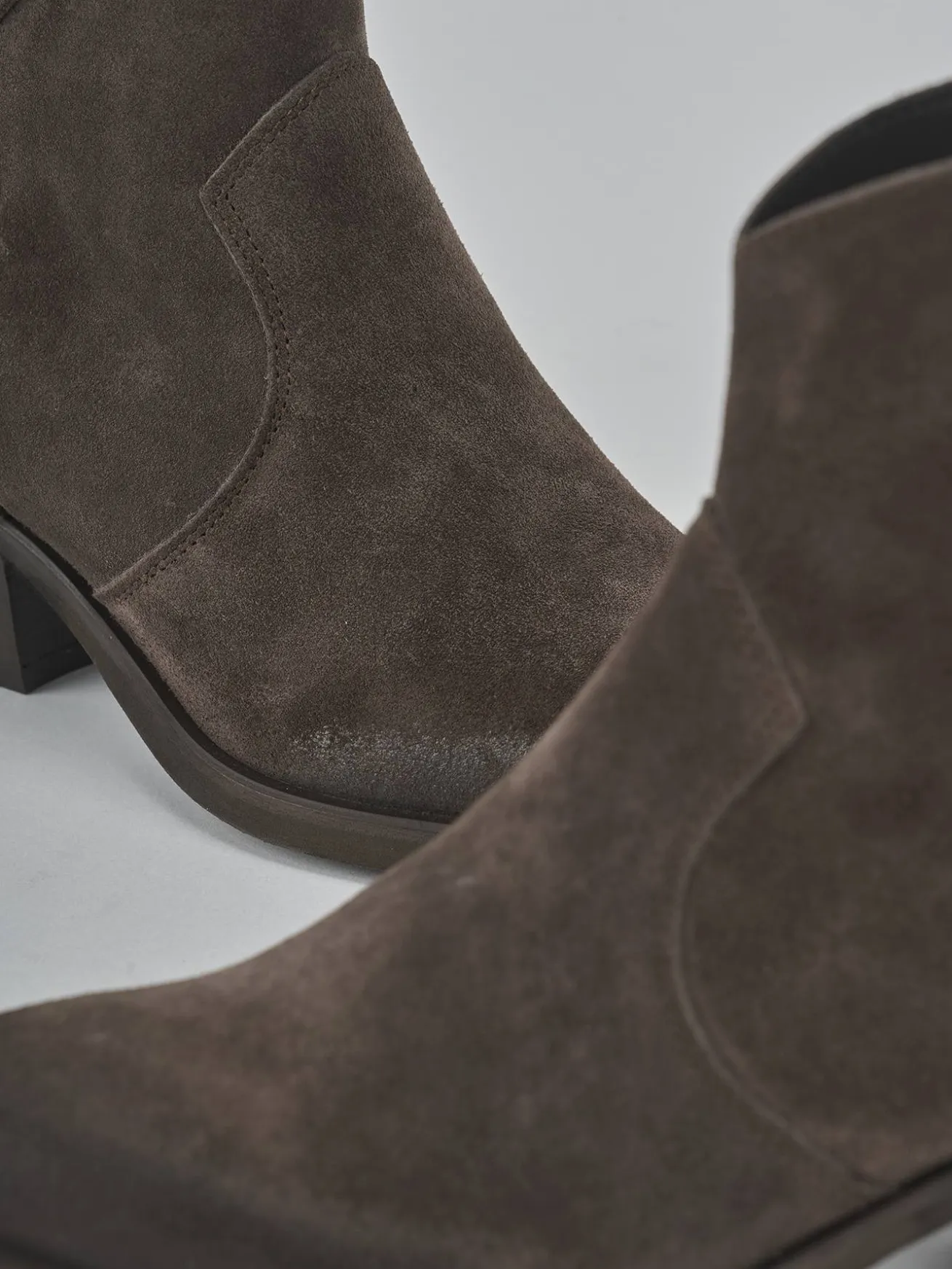 Stivaletti tacco 4cm camoscio testa