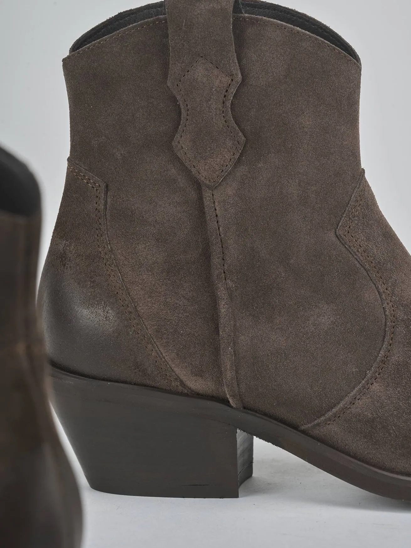 Stivaletti tacco 4cm camoscio testa