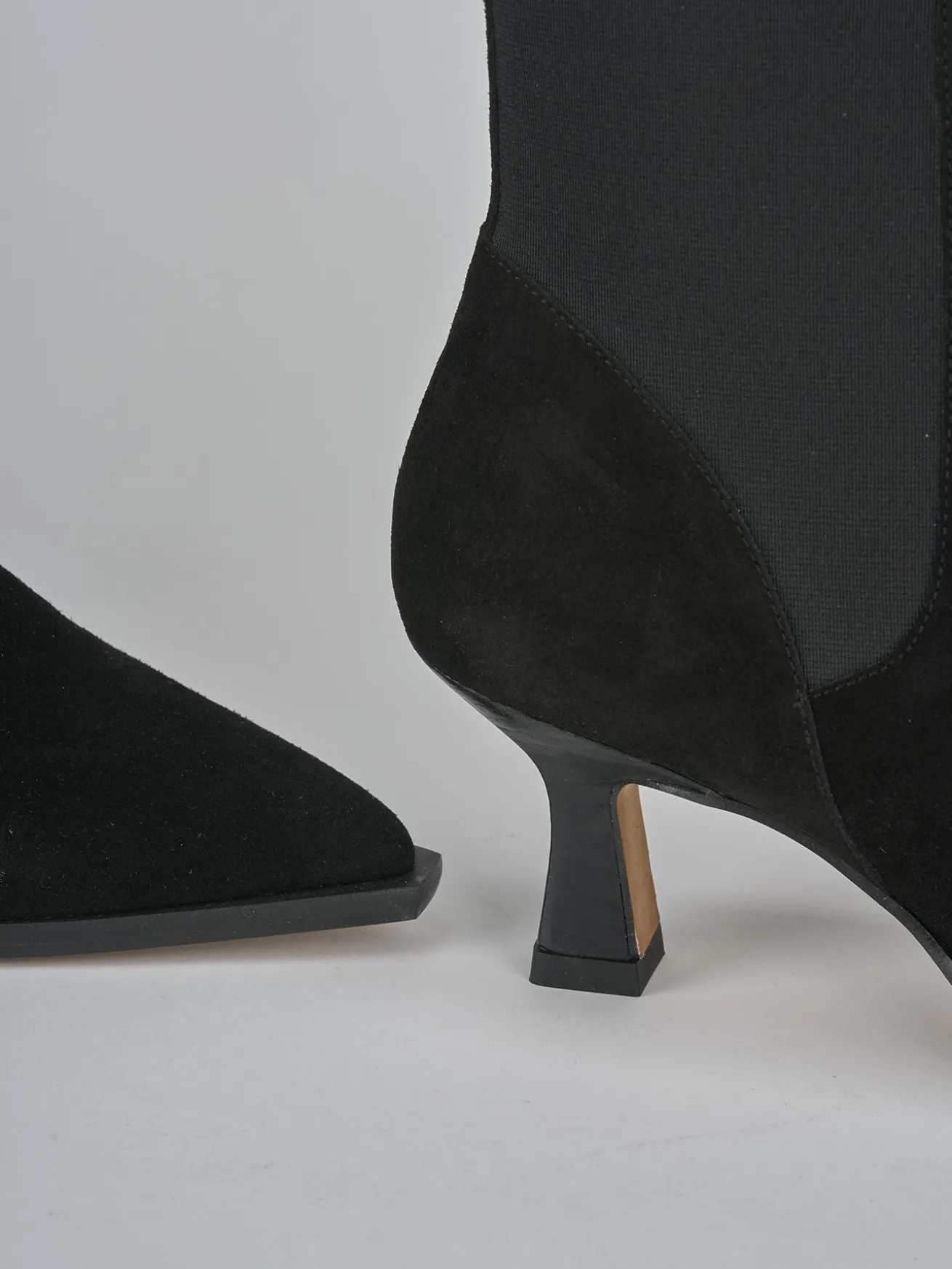 Stivaletti tacco 5cm camoscio nero