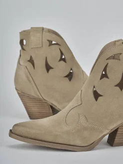 Stivaletti tacco 6cm camoscio beige