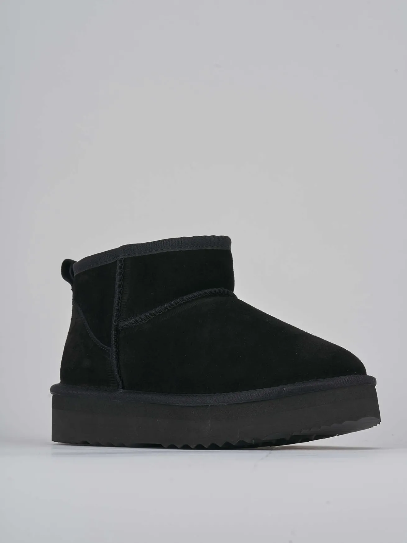 Stivaletti tacco 2cm camoscio nero