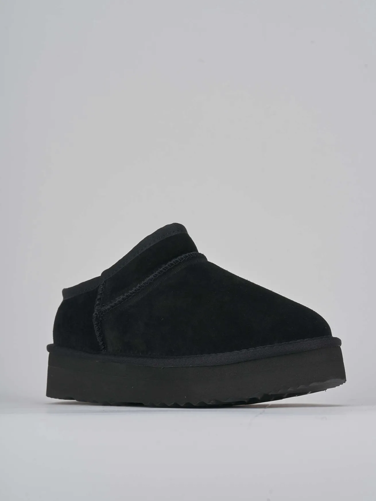 Stivaletti tacco 2cm camoscio nero