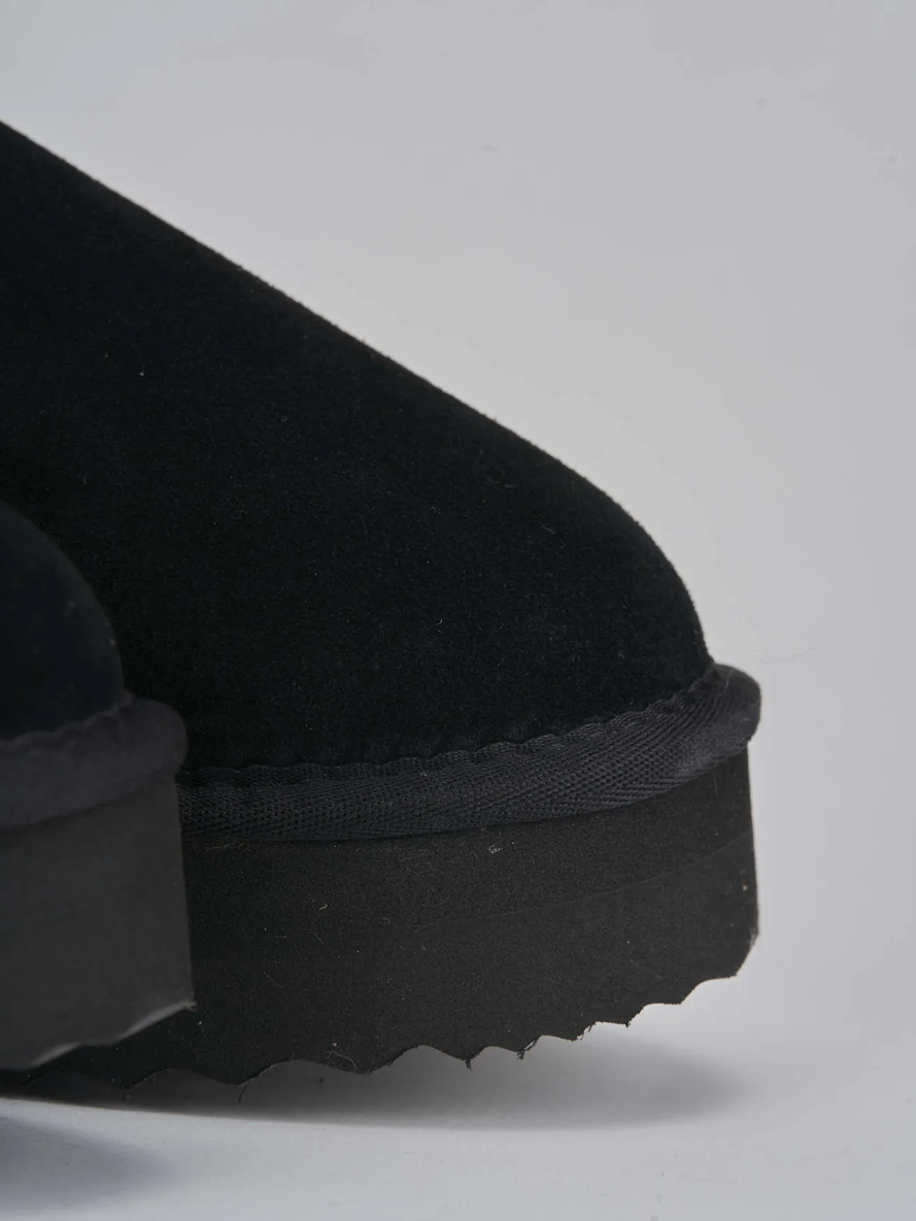 Stivaletti tacco 2cm camoscio nero