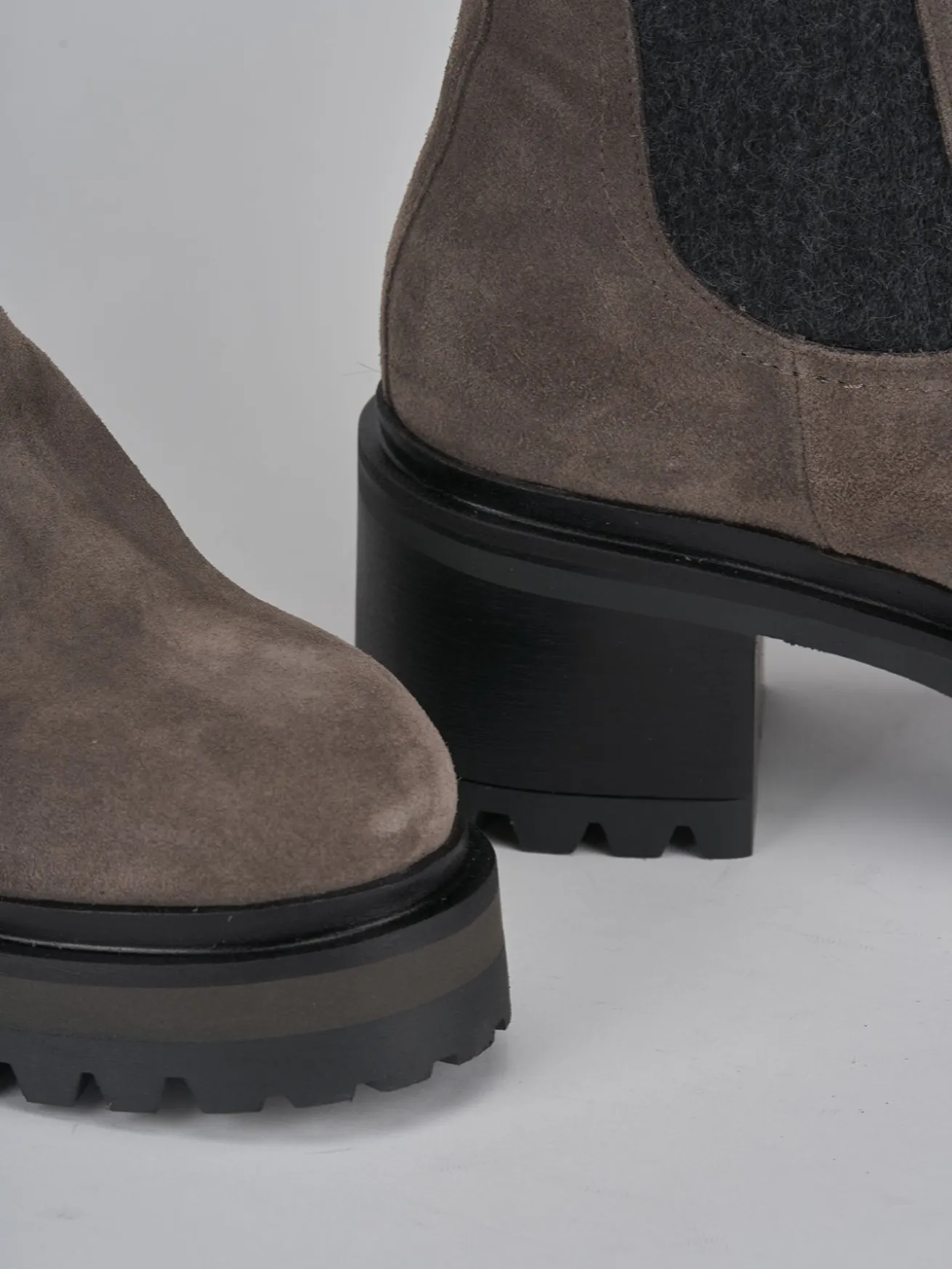 Stivaletti tacco 4cm camoscio grigio