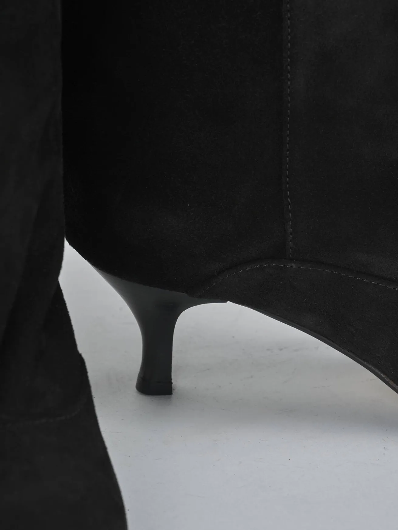 Stivaletti tacco 5cm camoscio nero