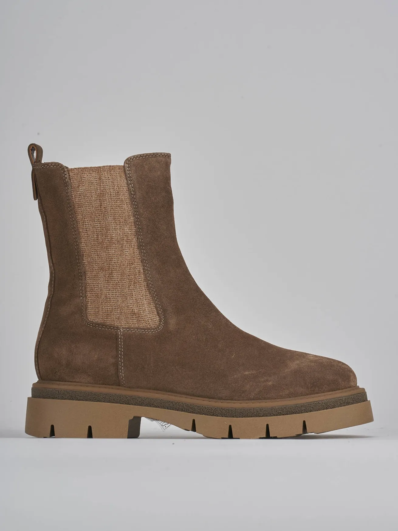 Stivaletti tacco 1cm camoscio beige