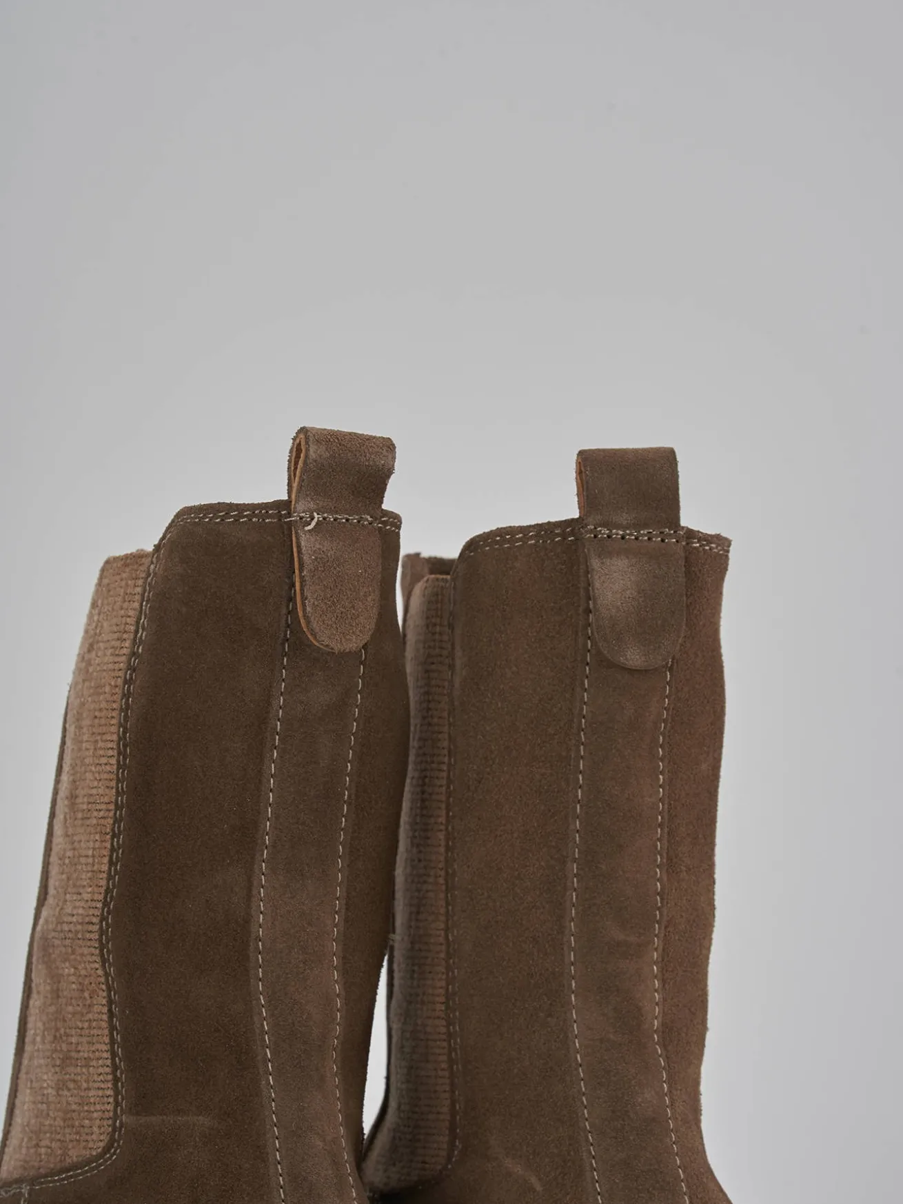 Stivaletti tacco 1cm camoscio beige