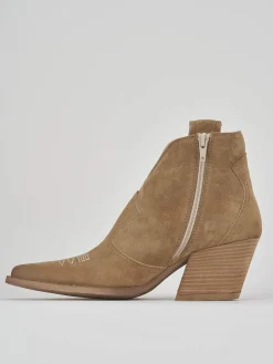 Stivaletti tacco 7cm camoscio beige