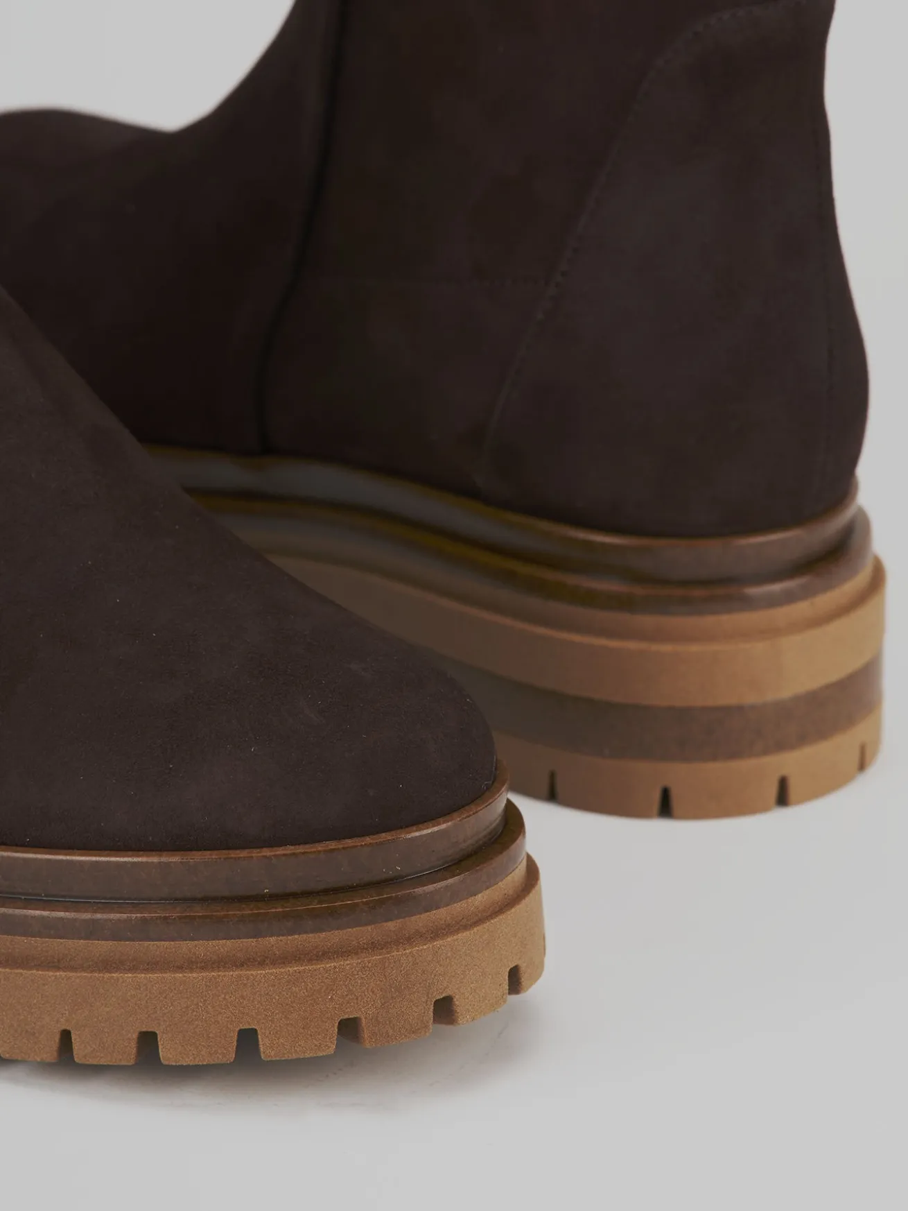 Stivaletti tacco 3cm camoscio testa