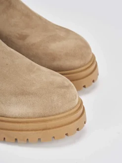 Stivaletti tacco 3cm camoscio beige