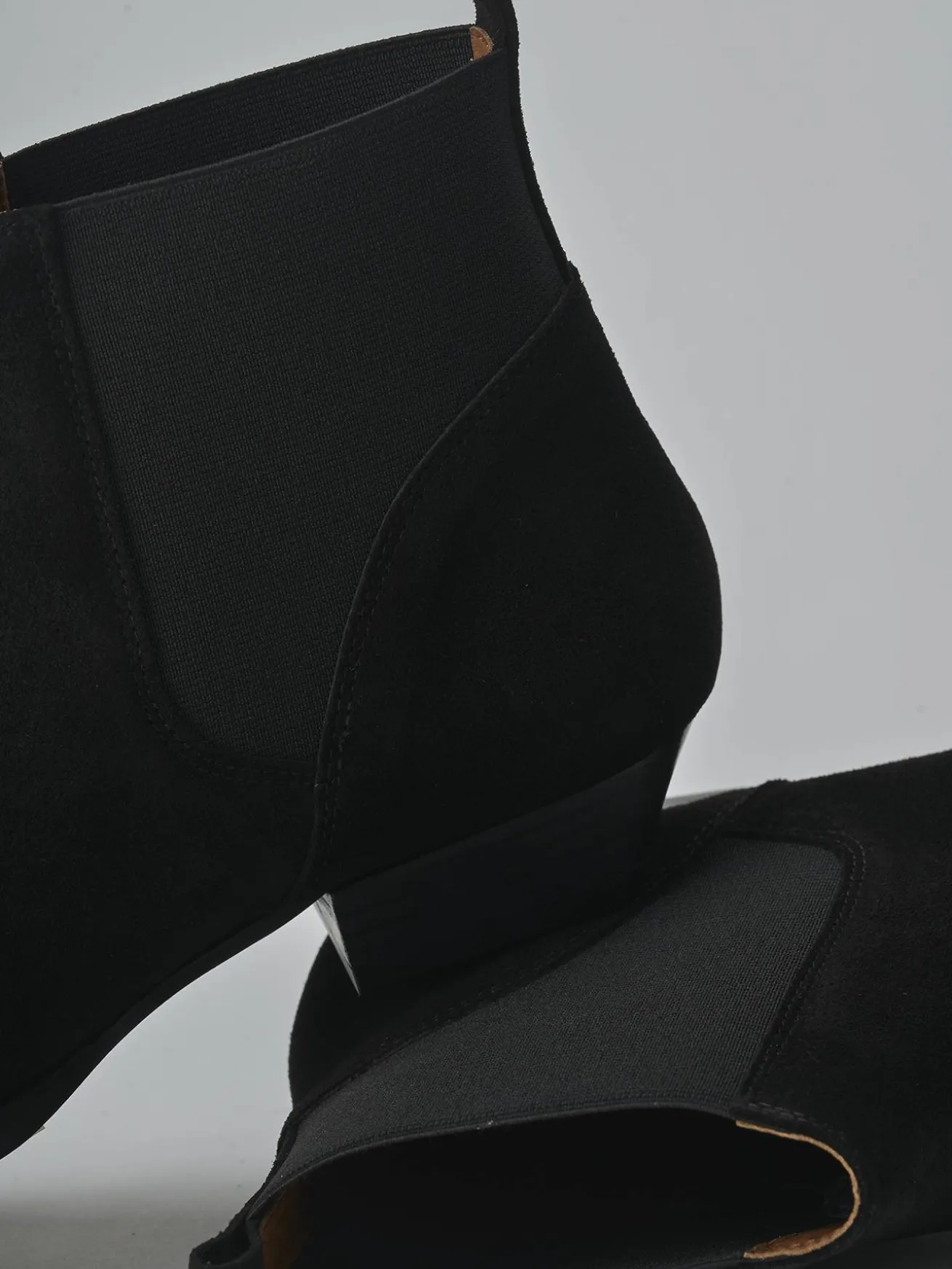 Stivaletti tacco 2cm camoscio nero