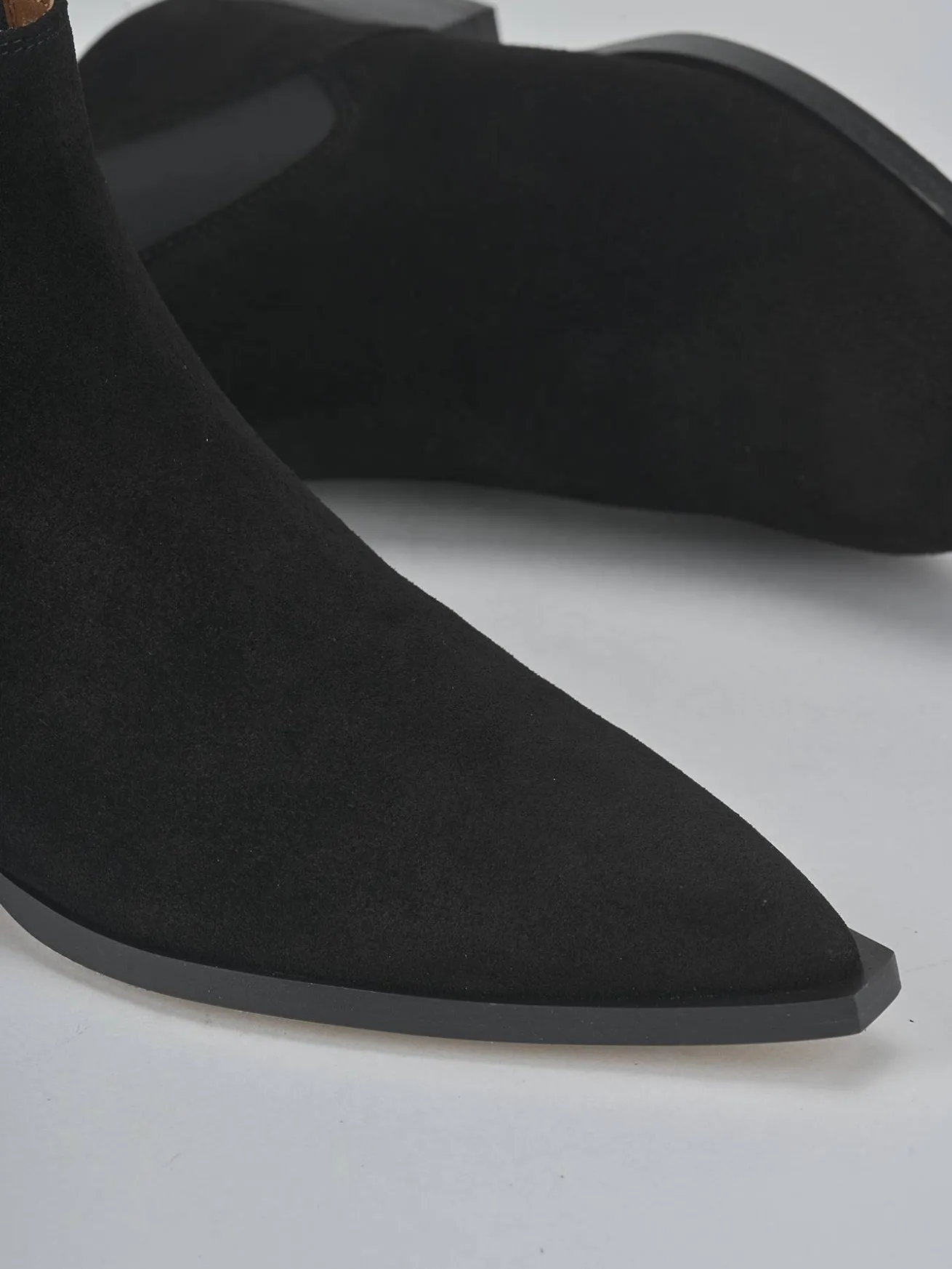 Stivaletti tacco 2cm camoscio nero