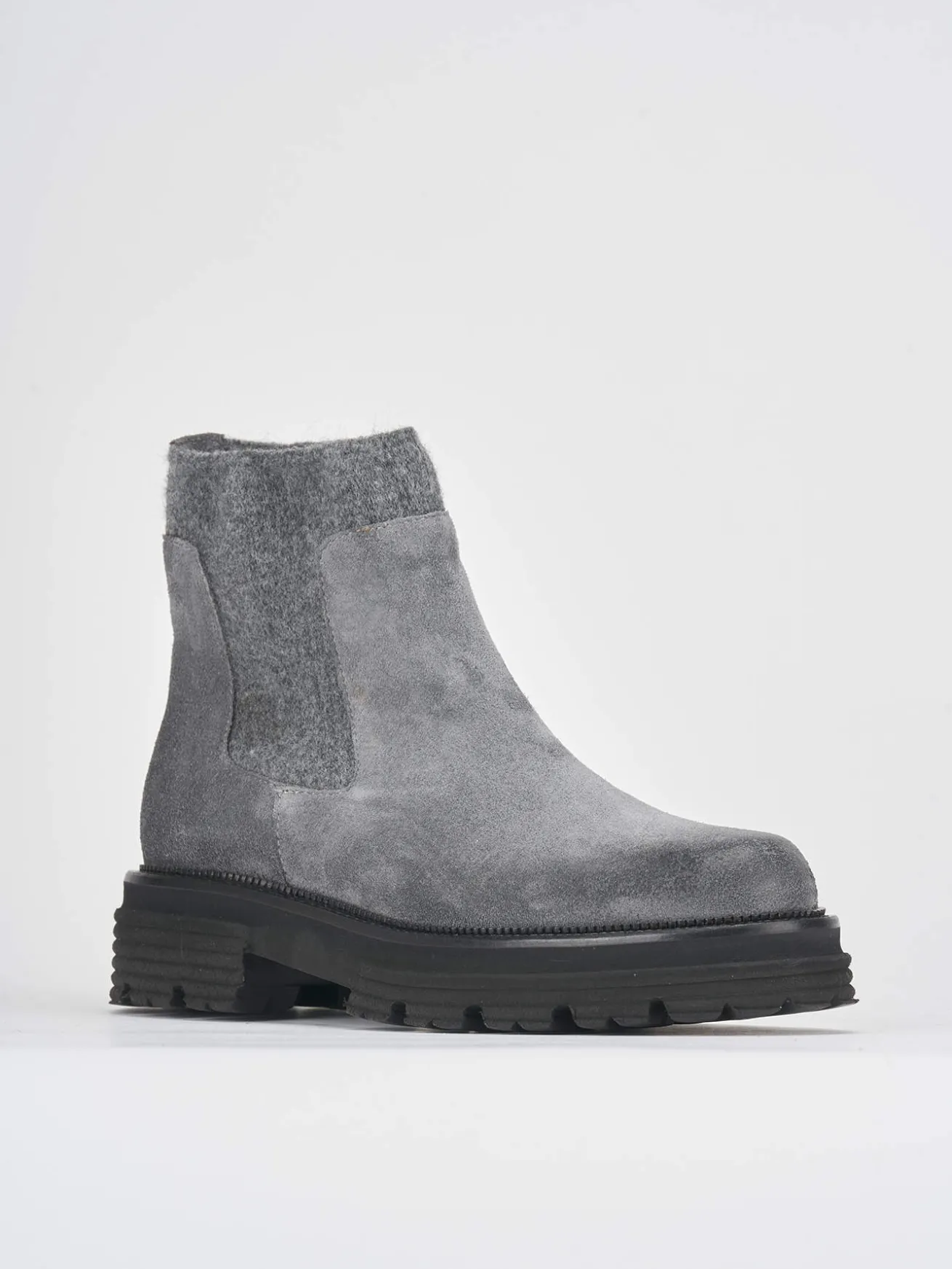 Stivaletti tacco 2cm camoscio grigio