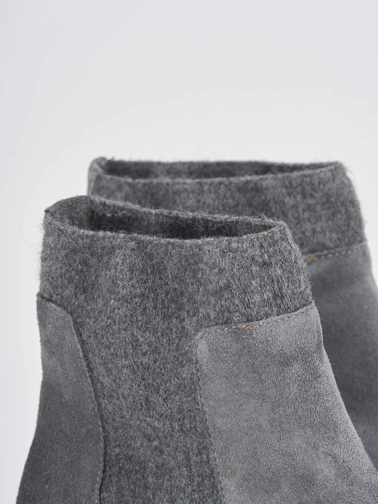 Stivaletti tacco 2cm camoscio grigio