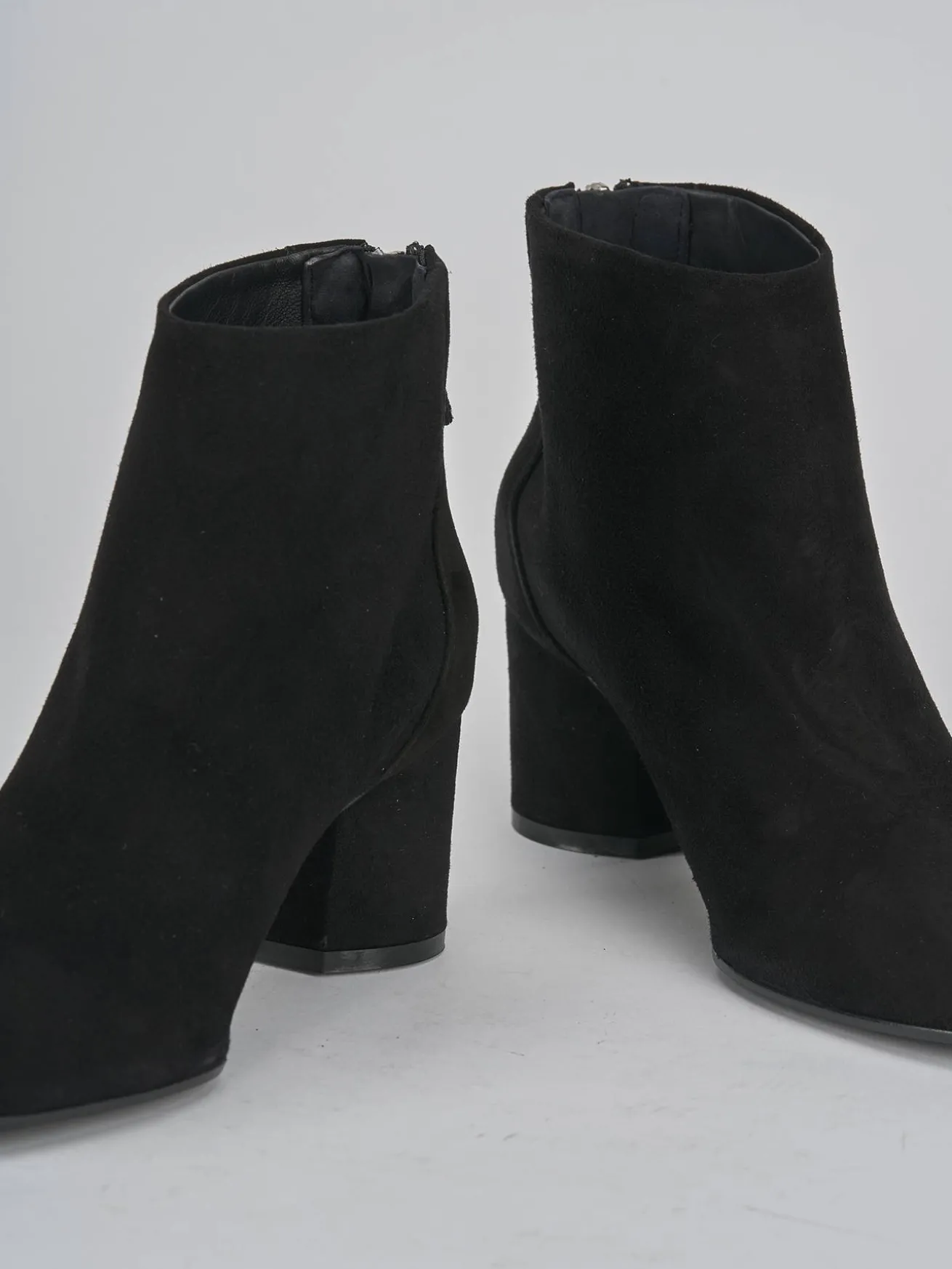 Stivaletti tacco 5cm camoscio nero