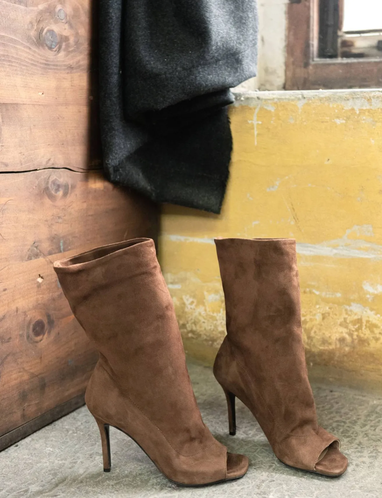 Stivaletti tacco 9cm camoscio marrone