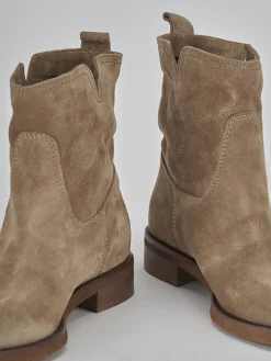 Stivaletti tacco 2cm camoscio marrone