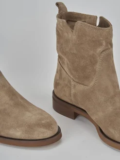 Stivaletti tacco 2cm camoscio marrone