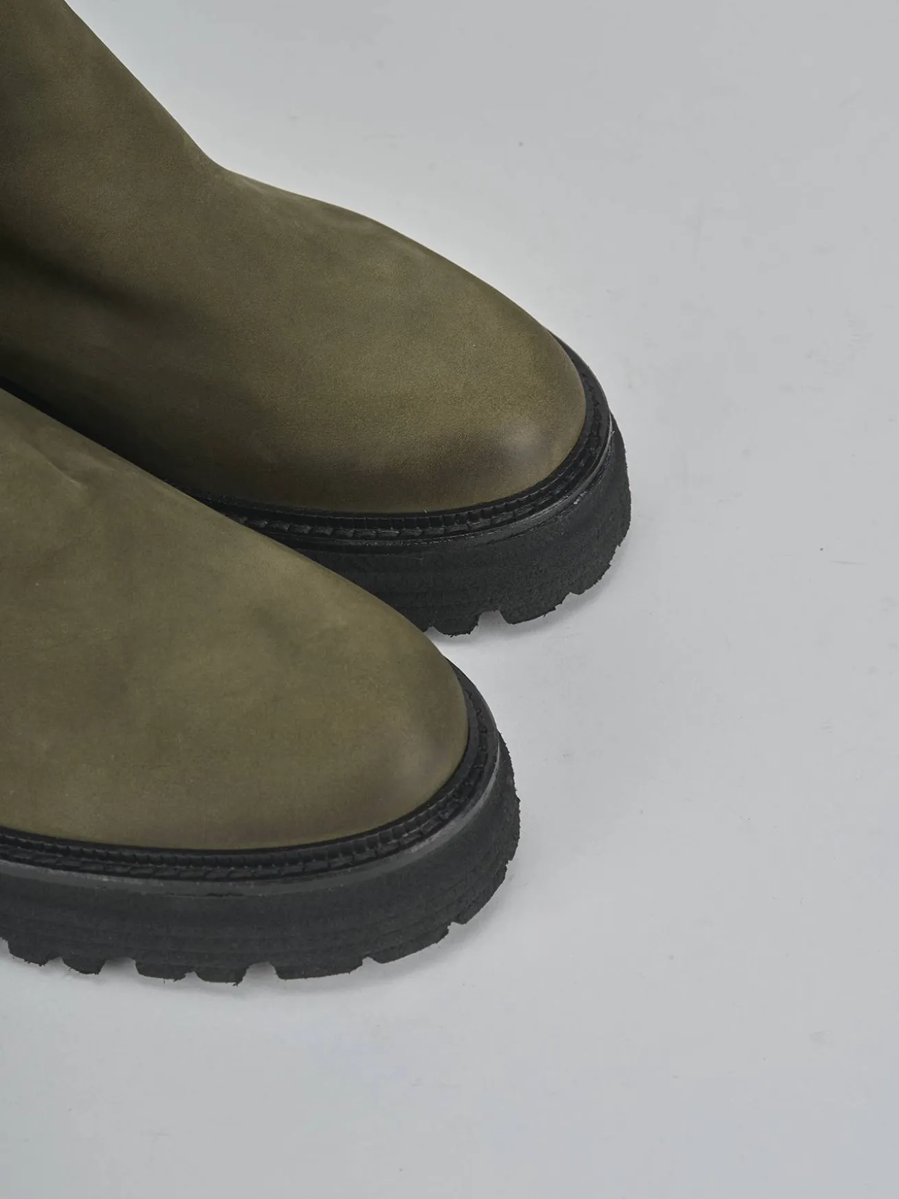 Stivaletti tacco 2cm nabuk verde