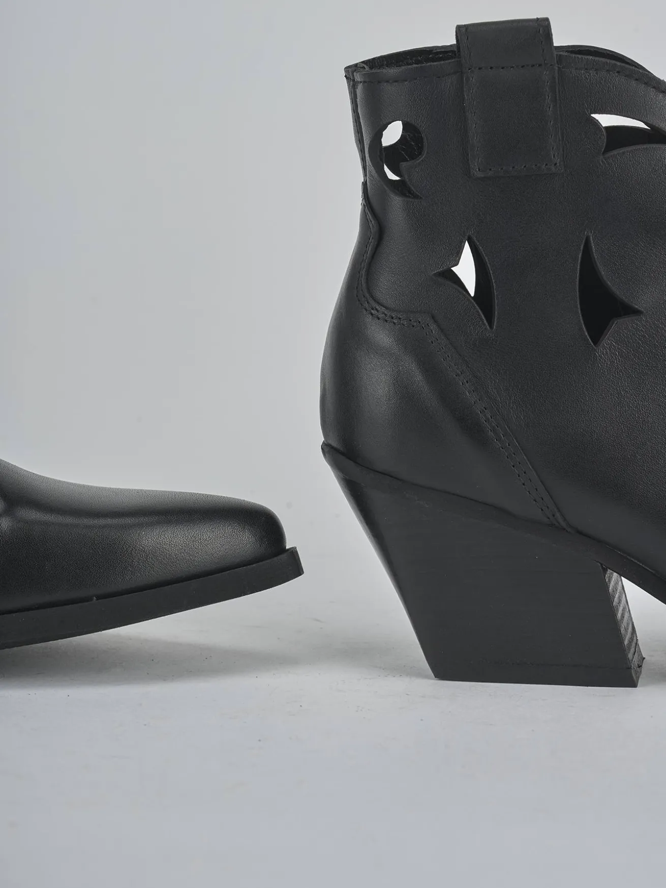 Stivaletti tacco 6cm pelle nero